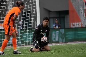 云南媒体：余鉴贤初中才开始接触门将训练 早学会与“等待”和解