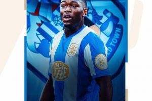 官方：阿斯顿维拉前锋雷德蒙德租借加盟哈德斯菲尔德