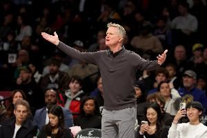 完全放弃低位单打?科尔:进攻停滞时可以用 球员需要阅读比赛