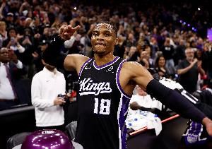  解说：老兵威少油箱里看来还有不少油&性价比拉满 德罗赞得多顶顶