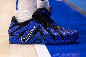  这配色相当吸睛！杜克大学球员上脚球队专属莫兰特Ja 3 PE！