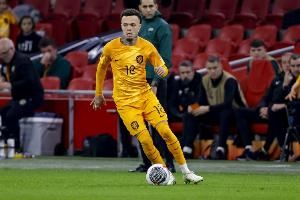 官方：荷兰队后卫哈特曼因病离开训练营，不会随队出征波兰