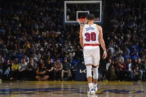  库里：打球时我还是喜欢穿自己的鞋 不过我会找点乐子尝试其他鞋