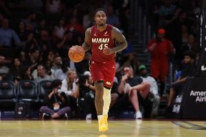  哈斯勒姆：小米切尔被交易到热火时给我发短信 说想进防守一阵