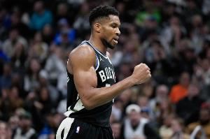  主将先后发力！首节字母哥11分3板4助对飚米切尔14分2助