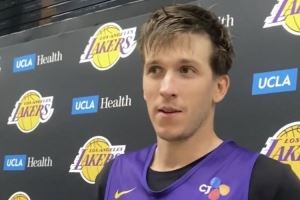  里夫斯：詹姆斯在训练中依旧活力满满 他能回来感觉很棒