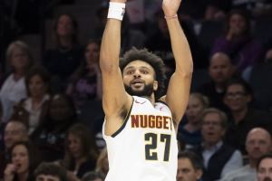  力竭了！穆雷22投12中得34分11板4助1断 末节一度连得13分抡冒烟